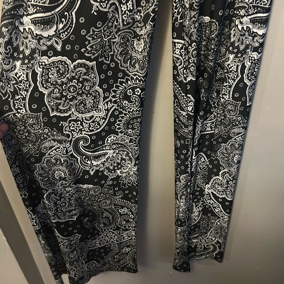 Black/white paisley print full stretch wide leg pants w/comfort waistband - Picture 6 of 8